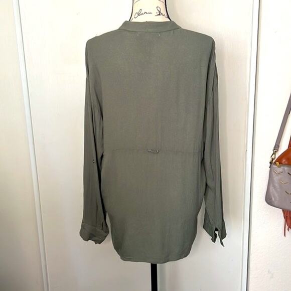 NWT! Young Fabulous & Broke Army Green Button Down Blouse Size Medium - Picture 5 of 8
